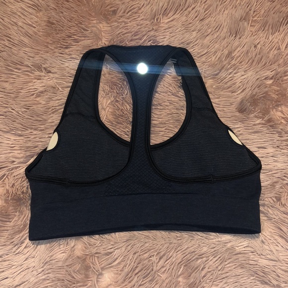Lululemon sports bra - Picture 3 of 4